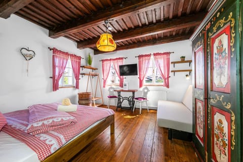 Bed, Photo of the whole room