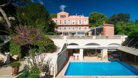 Facade/entrance, Swimming pool