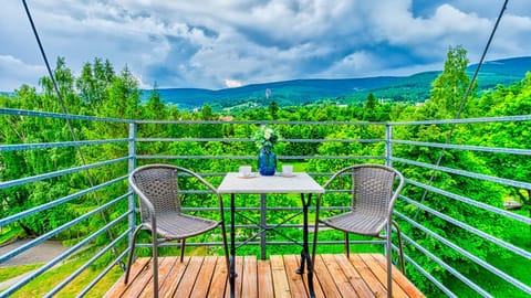 Balcony/Terrace, Mountain view