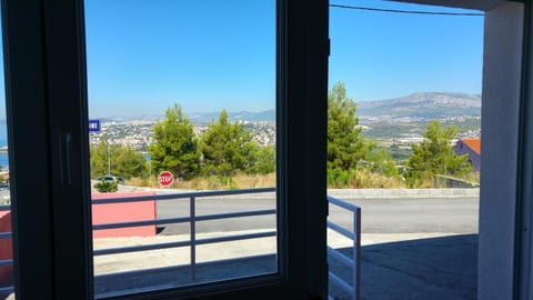 Property building, Mountain view, Area and facilities