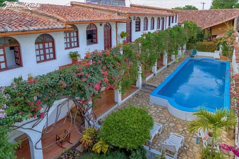 Facade/entrance, Swimming pool
