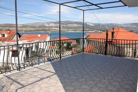 Location, children, Family