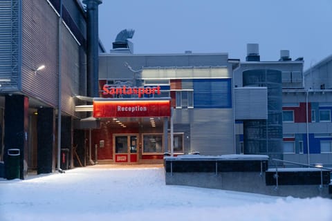 Facade/entrance