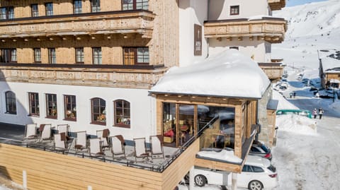 Property building, Facade/entrance, Winter, On site, Mountain view