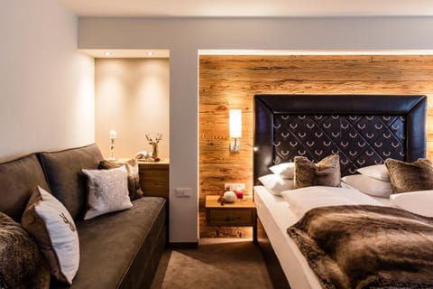 Bed, Photo of the whole room, Seating area, Bedroom