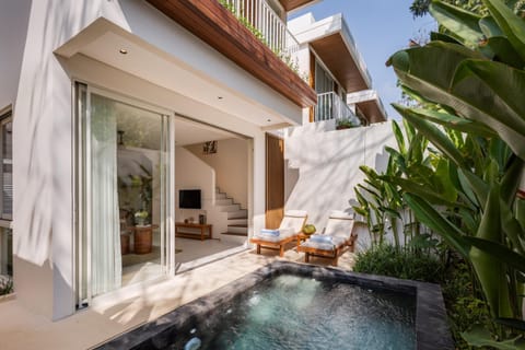 Property building, Day, Balcony/Terrace, Living room, Pool view, Swimming pool, sunbed, towels