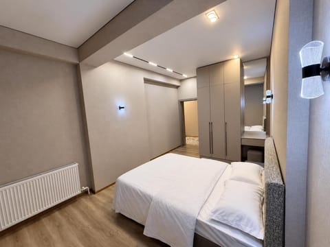Bed, Bedroom, internet, air conditioner