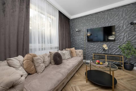 TV and multimedia, Living room, Seating area, Evening entertainment