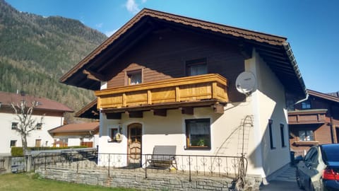 Facade/entrance, Summer, Garden, Balcony/Terrace