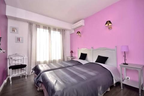 Day, Photo of the whole room