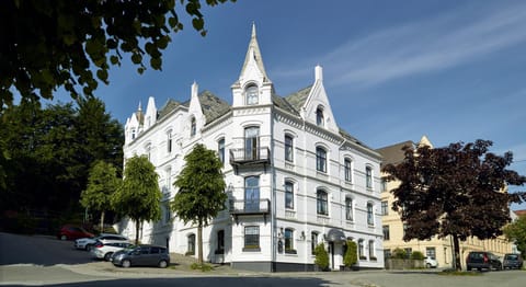 Property building, Day