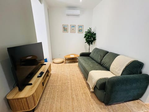 Communal lounge/ TV room, TV and multimedia, Living room