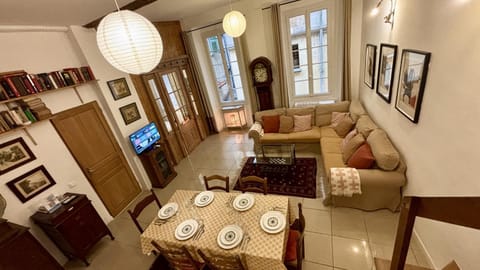 Communal lounge/ TV room, Living room