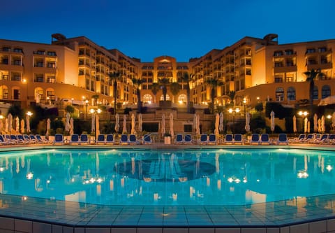 Property building, Night, Pool view, Swimming pool, Swimming pool, sunbed