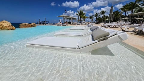 Sea view, Swimming pool, sunbed