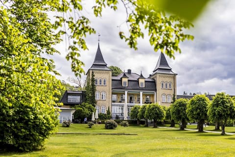 Facade/entrance, Garden view