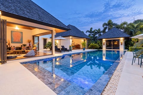 Property building, Patio, Living room, Pool view, Swimming pool, sunbed