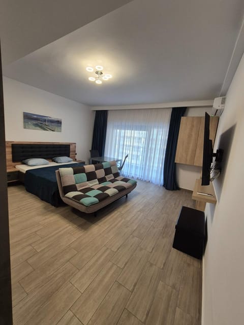Bed, TV and multimedia, Photo of the whole room, Seating area, air conditioner