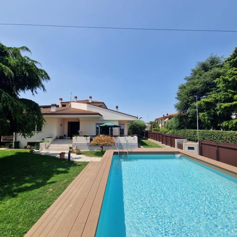 Property building, Patio, Day, Garden, Garden view, Pool view, Swimming pool, Swimming pool, sunbed