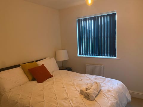 Bed, Photo of the whole room, Bedroom, internet, towels