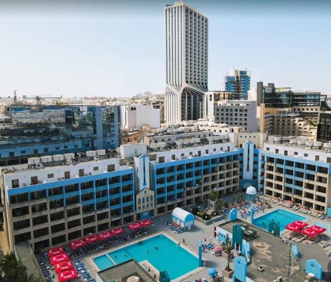 Property building, Bird's eye view, Pool view, Swimming pool, Location