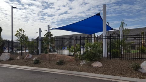 Property building, Spring, Day, Winter, Summer, Autumn, On site, Swimming pool, Sunset