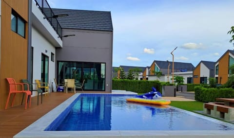 Property building, Swimming pool