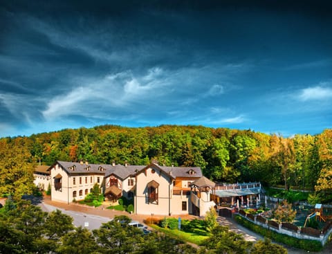 Property building, Bird's eye view, Garden