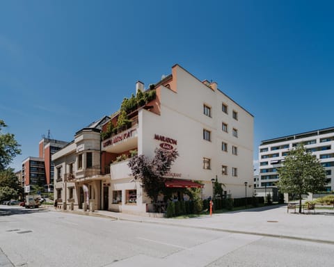 Property building, Nearby landmark, Neighbourhood