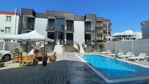 Pool view, Swimming pool, Parking, sunbed