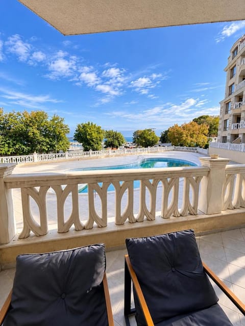 Patio, View (from property/room), Balcony/Terrace, Pool view, sunbed