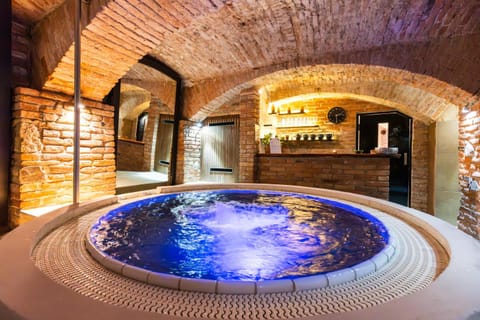 Hot Tub, Spa and wellness centre/facilities, Decorative detail