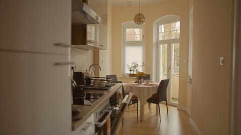 Kitchen or kitchenette, Dining area, pet friendly, stove