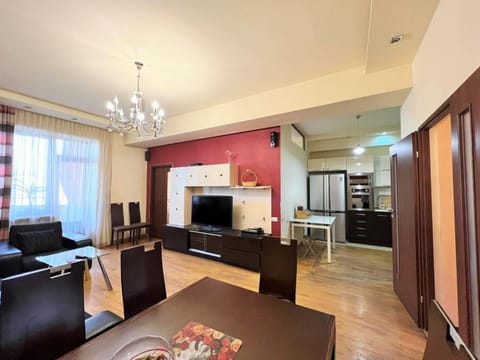 TV and multimedia, Living room, Seating area, Dining area