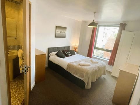 Liverpool City Centre Apartments - East Village Apartment in Liverpool