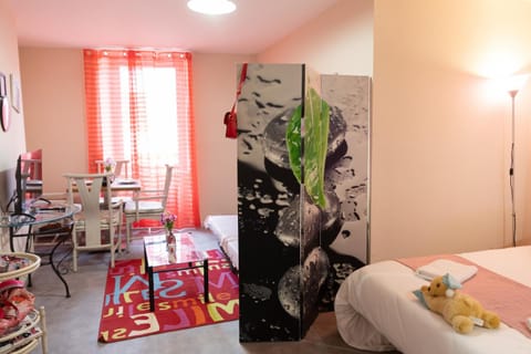Living room, Photo of the whole room, Seating area, Dining area, Bedroom