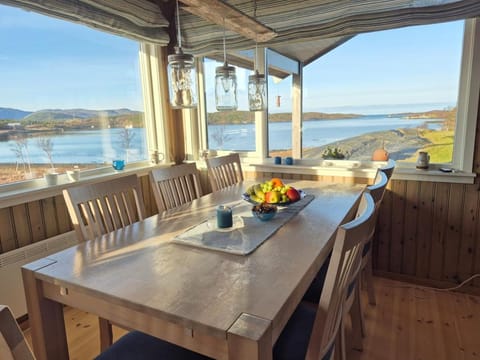 Food and drinks, Dining area, Sea view