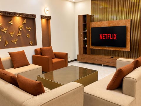 Communal lounge/ TV room, TV and multimedia, Living room, Seating area, Evening entertainment, heating