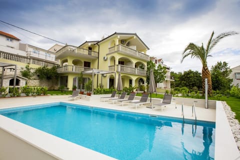 Area and facilities, Swimming pool, Swimming pool