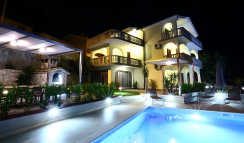 BBQ facilities, Garden, Swimming pool