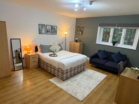 Photo of the whole room, Bedroom