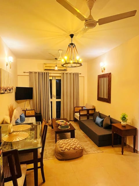 Bed, Dining area
