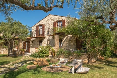 Property building, Day, Natural landscape, Garden