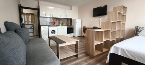 Bed, TV and multimedia, Photo of the whole room, Dining area