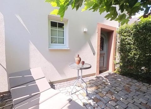Property building, Patio, Spring, Day, Garden, Balcony/Terrace, Garden view
