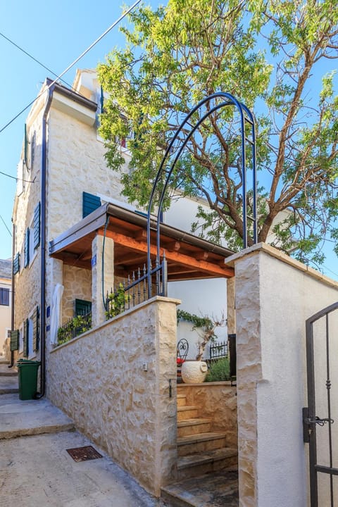 Patio, Facade/entrance, Garden, Certificate/Award