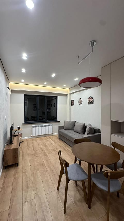 TV and multimedia, Living room, Seating area, Dining area