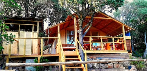 Patio, Facade/entrance, Spring, Day, People, Natural landscape, Summer, BBQ facilities, BBQ facilities, Garden, Garden, Bathroom, Coffee/tea facilities, Balcony/Terrace, Balcony/Terrace, Kitchen or kitchenette, Dining area, Bedroom, On site, Garden view, Mountain view