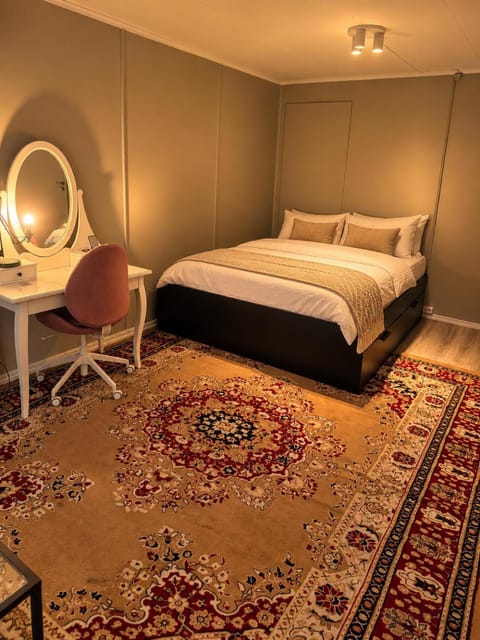 Bed, Photo of the whole room