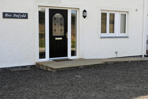 Facade/entrance, Day